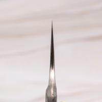 Anryu Nakiri Aogami #2 165 mm je rezilo, oblikovano specifično za pripravo zelenjave. Prihaja iz butične delavnice Anryu Hamono z 80-letno tradicijo. Vsak kos je povsem unikaten. To rezilo ne vključuje ročaja, tako da lahko sestavite čisto svoj unikaten nož! Izbirajte med številnimi ročaji v naši ponudbi.