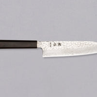 Hayabusa Santoku VG-10 Tsuchime Damascus Ebony 180 mm je vsestranski nož, primeren tako za domačo kot profesionalno kuhinjo.