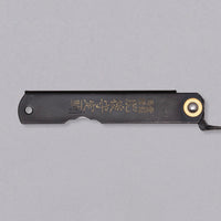 Higonokami Kengata žepni nož 75 mm_5 Higonokami je najbolj znan japonski žepni nož. Izraz "kengata" se nanaša na tanto konico noža, ki je poklon kultni katani in dodaja izrazit element njegovi celotni zasnovi. Izdelan je iz visokoogljičnega jekla Shirogami s trdoto približno 62-63 HRC, ki zagotavlja izjemno trdnost in ostrino.