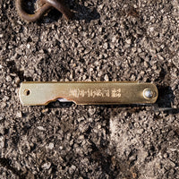 Higonokami nož je svetovno znan japonski žepni nož. Gre za manjši, lahek nož preprostega dizajna. Primeren za vsestransko uporabo izven kuhinje, ne priporočamo ga za pripravo živil. Izdelan je iz Aogami #1 jekla s trdoto 62 HRC in ima medeninast ročaj.