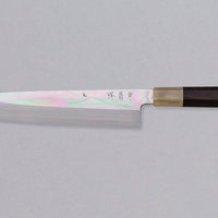 Kawamura Mizu-Honyaki Gyuto je ročno kovan nož, izdelan z neverjetno natančnostjo, ki je plod stoletja izkušenj in učenja. Gre za preplet odličnega delovnega orodja in umetniškega dela. Honyaki se lahko prevede kot “resnično kovan” in ta način kovanja je najčistejši odraz tradicionalne japonske umetnosti izdelave mečev.