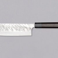 Kurosaki Nakiri iz linije Fujin je še eno unikatno rezilo iz rok nadarjenega mladega kovaškega mojstra Yu Kurosakija. Nož odlikuje izjemna ostrina in unikaten dizajn. Sredica noža je iz prašnega jekla SG2 (63 HRC). Črte na rezilu spominjajo na sunke vetra, zato je ta linija poimenovana po Fujin, japonskemu bogu vetra.