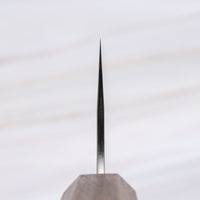 Kurosaki Nakiri Gekko VG-XEOS Migaki 165 mm_3 Nož je izdelan iz novega jekla VG-XEOS, ki je še ovito v tančico skrivnosti, saj v jeklarni Takefu niso podali vseh informacij o kemijski sestavi. Jeklo zagotavlja dolgotrajno ostrino, enostavno vzdrževanje, super fino ostrino in odlično odpornost proti koroziji.