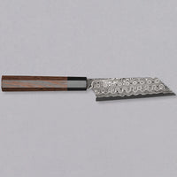 Nigara Kiritsuke Petty SG2 Damascus 120 mm je majhen japonski kuhinjski nož, primeren za delikatna in manjša rezalna opravila v dlani in na rezalni desk Jedro iz prašnega jekla SG2 ter hamaguri presek profila zagotavljata dolgotrajno ostrino ter minimalno vzdrževanje. Nož krasi poseben vzorec dežnih kapljic - amatsubu.