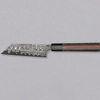 Nigara Kiritsuke Petty SG2 Damascus 120 mm je majhen japonski kuhinjski nož, primeren za delikatna in manjša rezalna opravila v dlani in na rezalni desk Jedro iz prašnega jekla SG2 ter hamaguri presek profila zagotavljata dolgotrajno ostrino ter minimalno vzdrževanje. Nož krasi poseben vzorec dežnih kapljic - amatsubu.