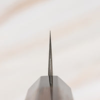 Knife choil. Nigara Kiritsuke Petty SG2 Damascus 150 mm je majhen japonski kuhinjski nož, primeren za delikatna in manjša rezalna opravila v dlani in na rezalni desk Jedro iz prašnega jekla SG2 ter hamaguri presek profila zagotavljata dolgotrajno ostrino ter minimalno vzdrževanje. Nož krasi poseben vzorec dežnih kapljic - amatsubu.