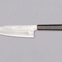 Nigara Santoku AS Migaki Tsuchime je večnamenski japonski kuhinjski nož, primeren za pripravo mesa, rib in zelenjave. Zaradi jedra iz jekla Aogami Super (63 HRC) ga je enostavno nabrusiti in dolgo drži ostrino. Unikatna kombinacija zaključnih videzov in elegantni wenge ročaj dajeta impresivnemu rezilu luksuzen pridih.