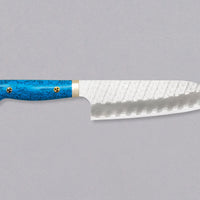 Nigara Santoku SG2 Migaki Tsuchime Turquoise je večnamenski japonski kuhinjski nož, primeren za pripravo mesa, rib in zelenjave. Jedro iz prašnega jekla SG2 ter hamaguri presek profila zagotavljata dolgotrajno ostrino ter minimalno vzdrževanje ter odpornost  na korozijo. Oglejte si našo obširno ponudbo japonskih nožev!