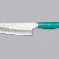 Nigara Santoku SG2 Migaki Tsuchime Turquoise je večnamenski japonski kuhinjski nož, primeren za pripravo mesa, rib in zelenjave. Jedro iz prašnega jekla SG2 zagotavlja dolgotrajno ostrino ter minimalno vzdrževanje ter odpornost na korozijo. Oglejte si našo obširno ponudbo japonskih nožev!