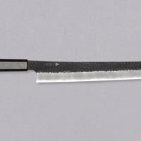 Nigara Sakimaru Sujihiki SG2 Kurouchi Tsuchime 300 mm je tradicionalni japonski nož, ki se uporablja za pripravo rib in mesa. Konkavni presek profila v kombinaciji z odtisi kladiva poskrbi, da se hrana med rezanjem ne lepi na rezilo. Jedro iz prašnega jekla SG2 zagotavlja dolgotrajno ostrino ter minimalno vzdrževanje.