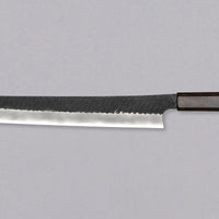 Nigara Sakimaru Sujihiki SG2 Kurouchi Tsuchime 300 mm je tradicionalni japonski nož, ki se uporablja za pripravo rib in mesa. Konkavni presek profila v kombinaciji z odtisi kladiva poskrbi, da se hrana med rezanjem ne lepi na rezilo. Jedro iz prašnega jekla SG2 zagotavlja dolgotrajno ostrino ter minimalno vzdrževanje.