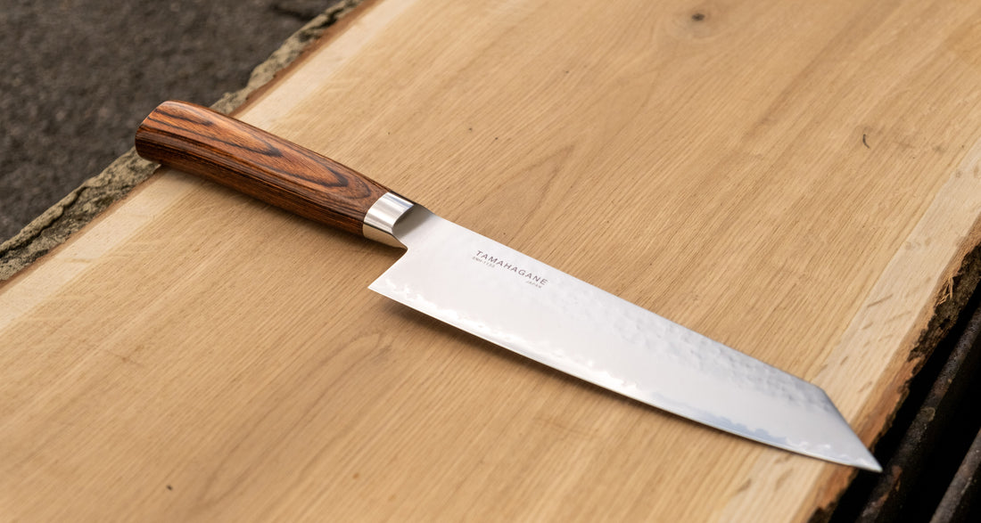 Oblika rezila Kengata je v bistvu japonska različica chefovskega noža (angl. chef's knife), a z drznejšim videzom. Rezilo se namreč zaključi s konico tanto, ki je značilna za japonske meče in bodala, zaključi pa se na drugi strani rezila, kot je običajno. Gotovo vam je znana zaradi podobnosti z zaključkom rezil Bunka.