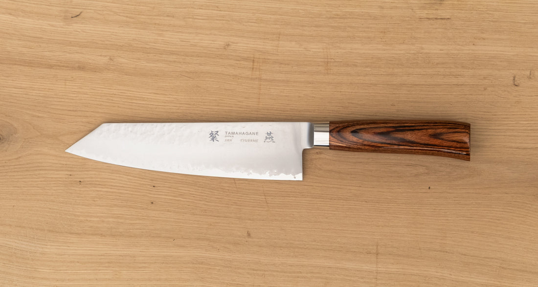 Oblika rezila Kengata je v bistvu japonska različica chefovskega noža (angl. chef's knife), a z drznejšim videzom. Rezilo se namreč zaključi s konico tanto, ki je značilna za japonske meče in bodala, zaključi pa se na drugi strani rezila, kot je običajno. Gotovo vam je znana zaradi podobnosti z zaključkom rezil Bunka.
