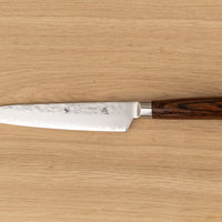 Tamahagane "TSUBAME" Petty 150 mm je mali kuhinjski nož kovačije Tamahagane, izdelan iz VG-5 nerjavečega jekla. Ima udoben in precej velik ročaj iz pakka lesa. Izvrstna izbira za profesionalne kuharje.