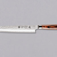 Tamahagane "TSUBAME" Sashimi-Slicer 210mm Tamahagane "TSUBAME" Sashimi-Slicer 210mm je izdelan iz VG-5 nerjavečega jekla in ima zelo vzdržljiv in vodoodporen ročaj iz pakka lesa. Izjemno nezahteven in zanesljiv nož, primeren za profesionalne kuharje.