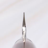 Tamahagane "TSUBAME" Sashimi-Slicer 240mm je izdelan iz VG-5 nerjavečega jekla in ima zelo vzdržljiv in vodoodporen ročaj iz pakka lesa. Izjemno nezahteven in zanesljiv nož, primeren za profesionalne kuharje.