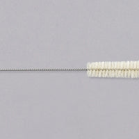 Ščetka za čiščenje notranjosti ročaja. Tojiro Origami Gyuto 180 mm je vsestranski japonski kuhinjski nož, ki je nezahteven za vzdrževanje in cenovno ugoden. Njegov dizajn je edinstven - nož je izdelan iz enega samega kosa, brez varjenja. Prejel je svetovno znano nagrado iF Design Award. Rezilo je izdelano iz molibden-vanadijevega jekla s trdoto 58-59 HRC.