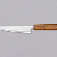 Tsunehisa Petty AUS-10 Nami 150 mm je mali večnamenski japonski kuhinjski nož, primeren za manjša rezalna opravila v dlani in na rezalni deski. AUS-10 je nerjaveče jeklo s fino ostrino, ki jo bo zaradi trdote okoli 62 HRC obdržalo dolgo časa. Rezilo krasi migaki vrtinčast damaščanski vzorec in hrastov japonski ročaj.