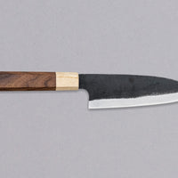 Funayuki rezilo je hibrid med tradicionalnimi japonskimi noži gyuto, santoku in deba, zato je vsestransko in odlično za različna kuhinjska opravila. Sredica noža je izdelana iz SUJ-2 jekla, rezilo pa je opremljeno s tradicionalnim japonskim ročajem iz palisandra, ki na vrhu prehaja v zaključni obroček iz lesa cedre.