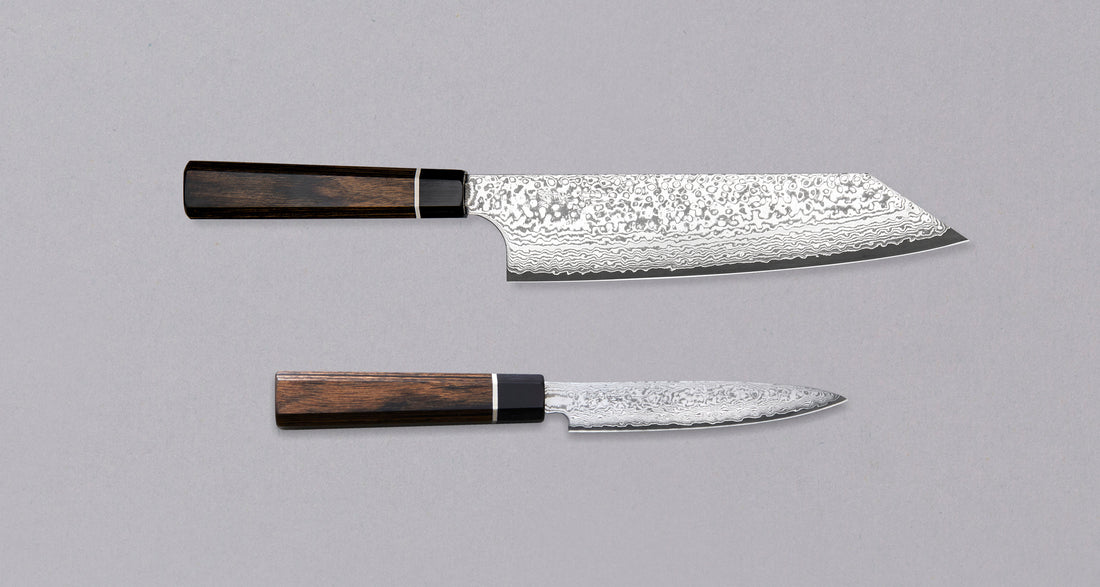 Black Damascus linija je naša linija nožev s 33-slojnim damask vzorcem, zaradi katerega je vsak kos unikaten. Senzo Black Damascus se kuje v kovačiji Suncraft. Ta set je sestavljen iz japonskih kuhinjskih nožev Bunka Black Damascus 200 mm in Black Damascus Utility 120 mm, izdelana iz odličnega nerjavečega VG-10 jekla.