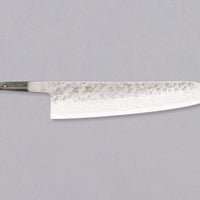 Hokiyama Gyuto 440C Damascus dolžine 210 mm je vsestranski japonski kuhinjski nož, odličen za najrazličnejša kuhinjska opravila, od sekljanja in rezanja do različnih zibalnih tehnik. Rezilo je bilo skovano v japonski kovačiji Hokiyama. Izdelano je iz nerjavečega jekla 440C. Rezilo lahko opremite s poljubnim ročajem.