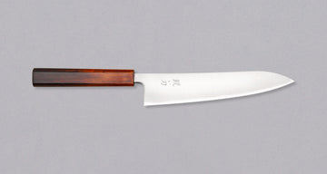 Nož Hokiyama Gyuto SRS13 Migaki 210 mm je odlična izbira za vse profesionalne kuharje in kuharje po duši, ki imajo radi rezila, ki dolgo držijo ostrino, so izjemno ostri, hkrati pa niso zahtevni za vzdrževanje. Tradicionalno japonsko minimalističen videz rezila odlično dopolnjuje eleganten hrastov ročaj Urushi Flame.