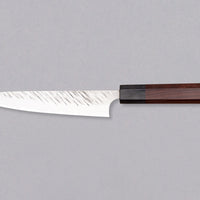 Kurosaki Petty linije Fujin je še eno unikatno rezilo iz rok nadarjenega kovaškega mojstra Yu Kurosakija. Nož odlikuje izjemna ostrina in unikaten dizajn. Sredica noža je iz prašnega jekla SG2 (63 HRC!). Rezilo ima unikaten črtast tsuchime vzorec in tradicionalni japonski ročaj iz palisandra z obročkom iz pakka lesa.