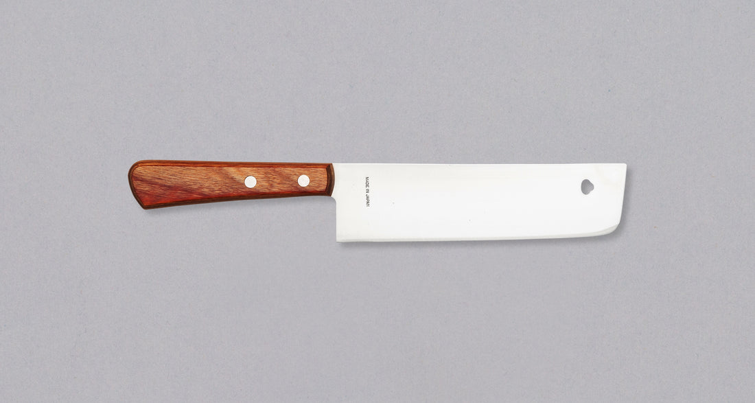 MAC Nakiri 165 mm je tradicionalen japonski nož, ki je posebej zasnovan za rezanje zelenjave.  Rezilo je izdelano iz MAC molibdenskega nerjavečega jekla in je zaradi izjemne odpornosti na korozijo enostavno za uporabo. Nož ima ergonomsko oblikovan ročaj iz laminiranega palisandra, ki ga odlikujeta izvrstna trdota in trpežnost.