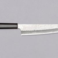 Nigara Gyuto SG2 Tsuchime Wa 240 mm je večnamenski japonski kuhinjski nož, primeren za pripravo mesa, rib in zelenjave. Jedro iz prašnega jekla SG2 ter hamaguri presek profila zagotavljata dolgotrajno ostrino ter minimalno vzdrževanje. Rezilo ima heksagonalni tsuchime vzorec in japonski ročaj iz redke ebenovine.