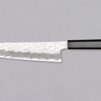 Nigara Gyuto VG-10 Damascus Tsuchime 210 mm je večnamenski japonski kuhinjski nož, primeren za pripravo mesa, rib in zelenjave. Jedro iz nerjavečega VG-10 jekla zagotavlja dolgotrajno ostrino ter minimalno vzdrževanje. Izjemne lastnosti in videz rezila dopolnjuje ročaj japonskega tipa (Wa) iz luksuzne ebenovine.