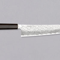 Nigara Gyuto VG-10 Damascus Tsuchime 240 mm je večnamenski japonski kuhinjski nož, primeren za pripravo mesa, rib in zelenjave. Jedro iz nerjavečega VG-10 jekla zagotavlja dolgotrajno ostrino ter minimalno vzdrževanje. Izjemne lastnosti in videz rezila dopolnjuje ročaj japonskega tipa (Wa) iz luksuzne ebenovine.