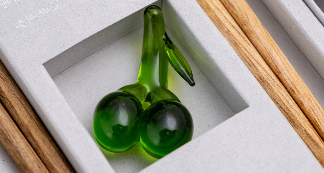 Darilni komplet lesenih jedilnih palčk Tetoca – kaki in oljka