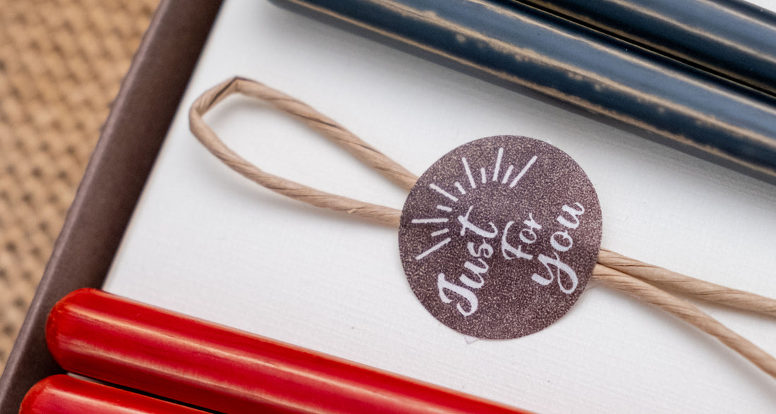 Darilni komplet jedilnih palčk Haze – mornarsko modra in rdeča