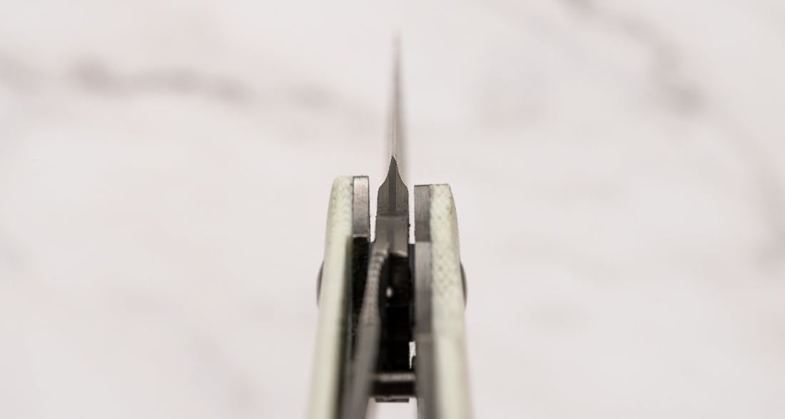 Saji zložljiv nož za zrezke SG2 Damascus 100 mm [White Micarta]