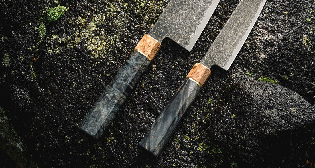 Senzo Dawn Limited Edition Gyuto SG2 Damascus je večnamenski japonski kuhinjski nož kovačije Suncraft. Jedro je iz prašnega jekla SG2 in nož je kaljen na 62-63 HRC, tako da bo dolgo ostal oster. Osmerokotni ročaj krasi zaključni obroček iz posebnega lesa 300 let starega svetega hrasta. Gre za osupljiv zbirateljski kos.