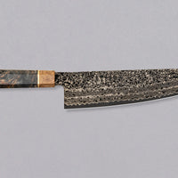 Senzo Dawn Limited Edition Gyuto SG2 Damascus je večnamenski japonski kuhinjski nož kovačije Suncraft. Jedro je iz prašnega jekla SG2 in nož je kaljen na 62-63 HRC, tako da bo dolgo ostal oster. Osmerokotni ročaj krasi zaključni obroček iz posebnega lesa 300 let starega svetega hrasta. Gre za osupljiv zbirateljski kos.