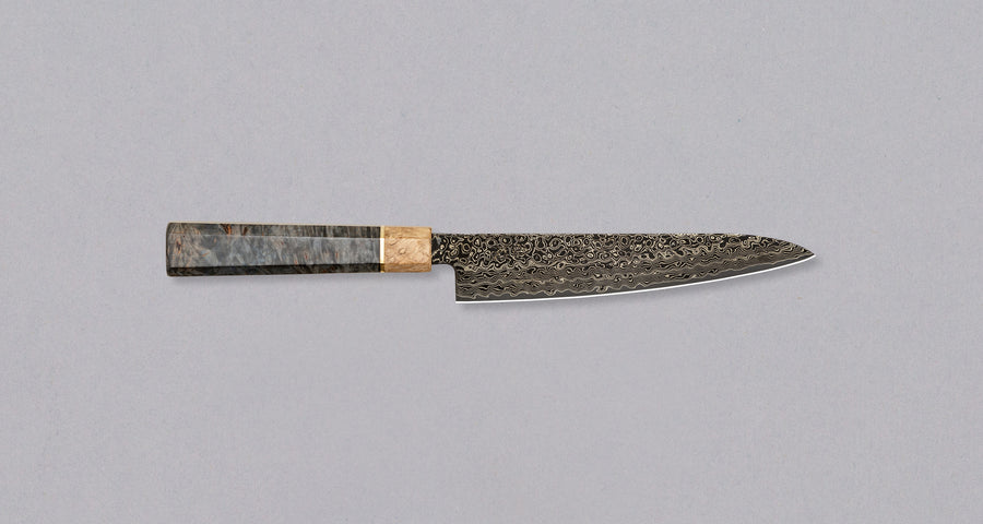 Senzo Dawn Limited Edition Petty SG2 Damascus je majhen večnamenski japonski kuhinjski nož kovačije Suncraft. Jedro je iz prašnega jekla SG2 in nož je kaljen na 62-63 HRC, tako da bo dolgo ostal oster. Osmerokotni ročaj krasi zaključni obroček iz posebnega lesa 300-letnega svetega hrasta. Je osupljiv zbirateljski kos.