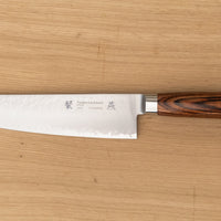 Oblika rezila Kengata je v bistvu japonska različica chefovskega noža (angl. chef's knife), a z drznejšim videzom. Rezilo se namreč zaključi s konico tanto, ki je značilna za japonske meče in bodala, zaključi pa se na drugi strani rezila, kot je običajno. Gotovo vam je znana zaradi podobnosti z zaključkom rezil Bunka. 