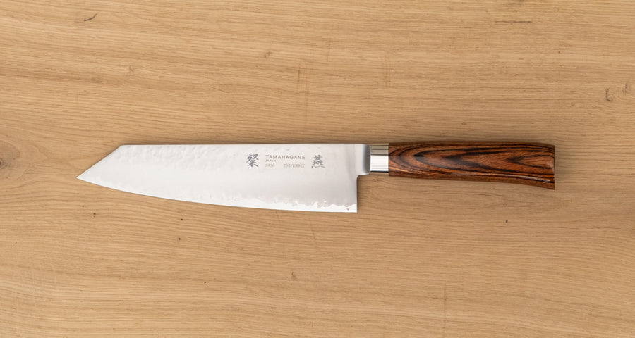 Oblika rezila Kengata je v bistvu japonska različica chefovskega noža (angl. chef's knife), a z drznejšim videzom. Rezilo se namreč zaključi s konico tanto, ki je značilna za japonske meče in bodala, zaključi pa se na drugi strani rezila, kot je običajno. Gotovo vam je znana zaradi podobnosti z zaključkom rezil Bunka. 