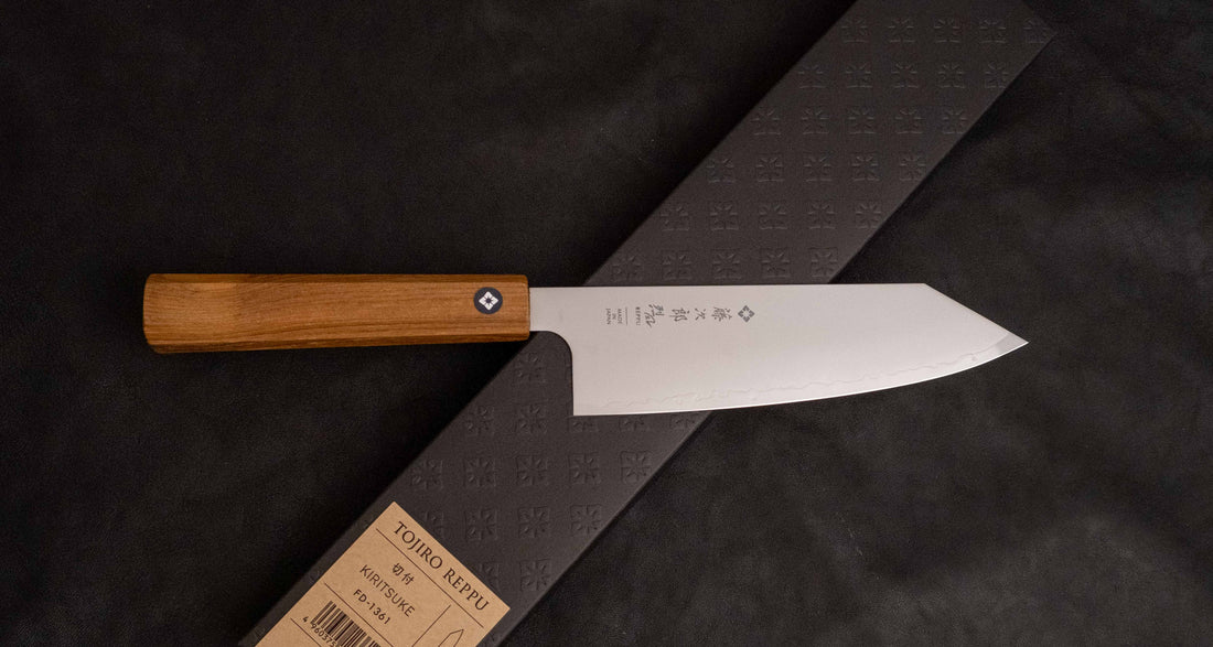 Tojiro Bunka Reppu SG2 170 mm nož izdelan iz SG2 prašnega jekla in ročajem iz tika. Idealen je za vsestranska kuhinjska opravila.