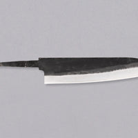 Yoshida Gyuto SUJ-2 Kuro-uchi 210 mm je večnamensko rezilo, izdelano v japonski kovačiji Yoshida Hamono. Izdelano je iz visokoogljičnega jekla SUJ-2, zato ga je enostavno nabrusiti in dolgo časa drži ostrino. Z minimalističnim videzom kurouchi se bo lepo prilegal tako klasičnim kot tudi bolj ekstravagantnim ročajem.