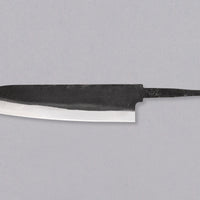 Yoshida Gyuto SUJ-2 Kuro-uchi 210 mm je večnamensko rezilo, izdelano v japonski kovačiji Yoshida Hamono. Izdelano je iz visokoogljičnega jekla SUJ-2, zato ga je enostavno nabrusiti in dolgo časa drži ostrino. Z minimalističnim videzom kurouchi se bo lepo prilegal tako klasičnim kot tudi bolj ekstravagantnim ročajem.